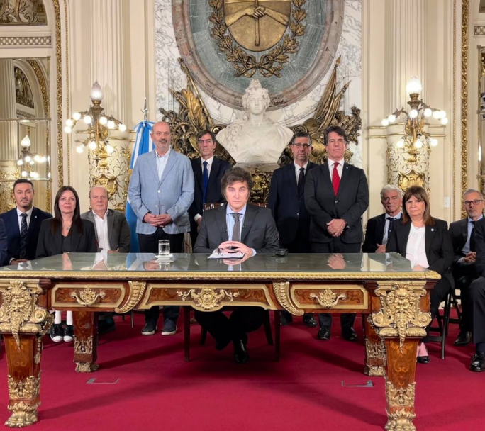 Antes del cierre de las listas, Milei se reunió con su gabinete en la Rosada